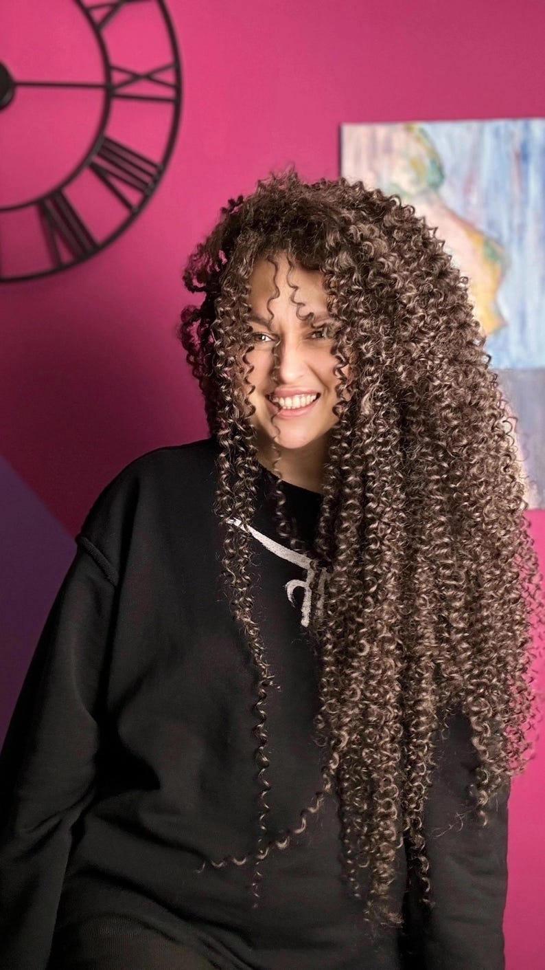 Curly 50 DE hair set worn by model with brown curly texture natural boho style